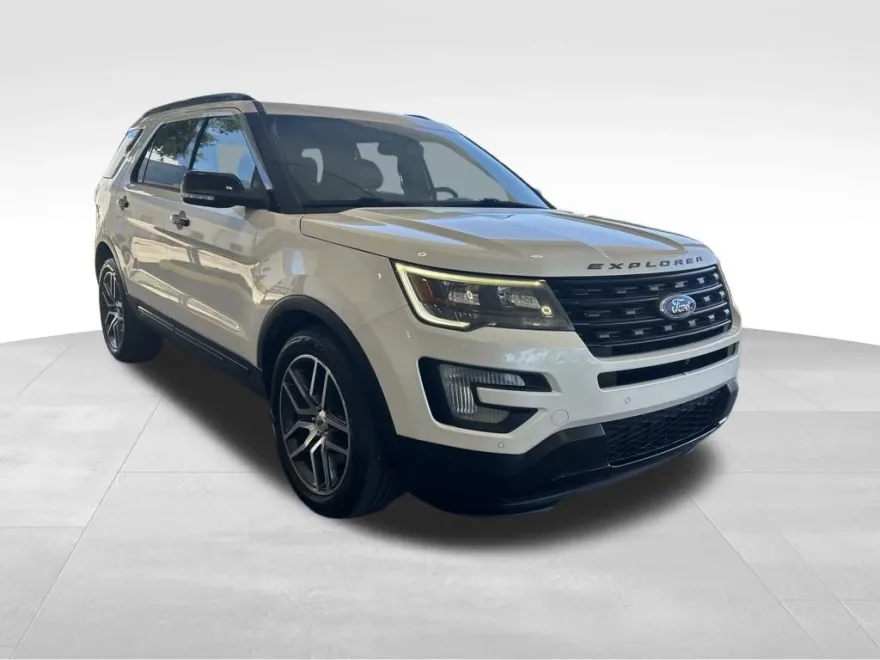 2017 Ford Explorer Sport photo 1