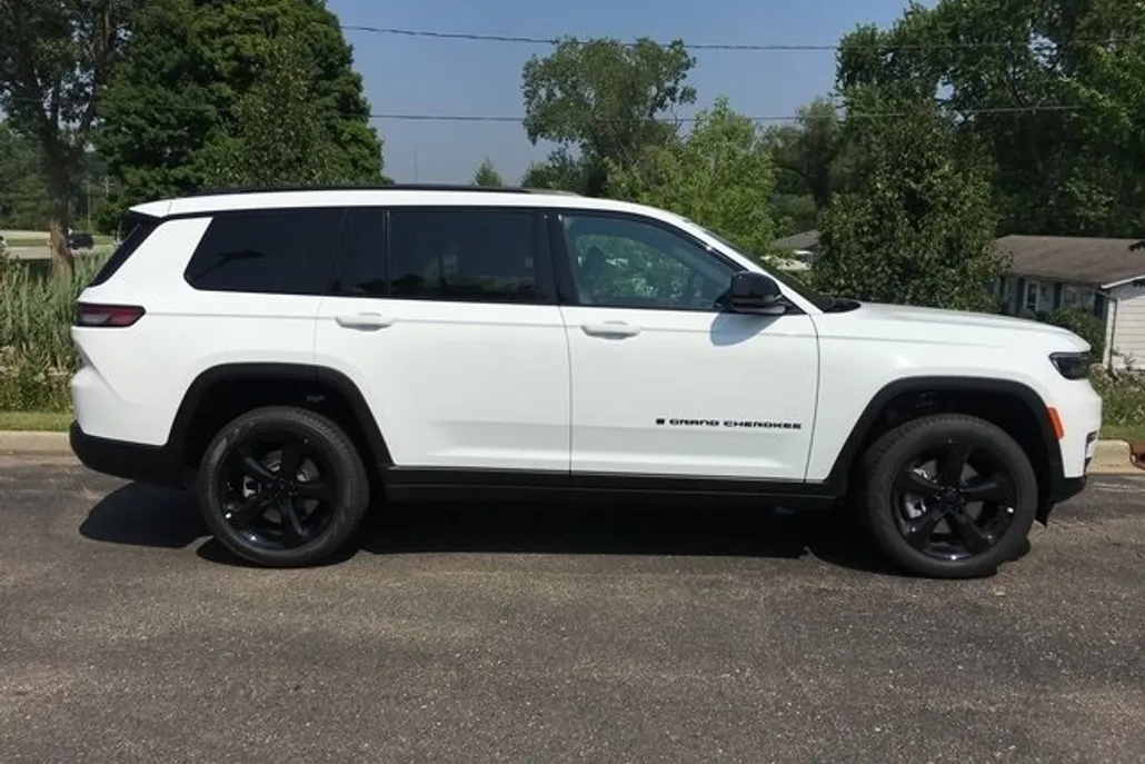 2025 Jeep Grand Cherokee Limited photo 1