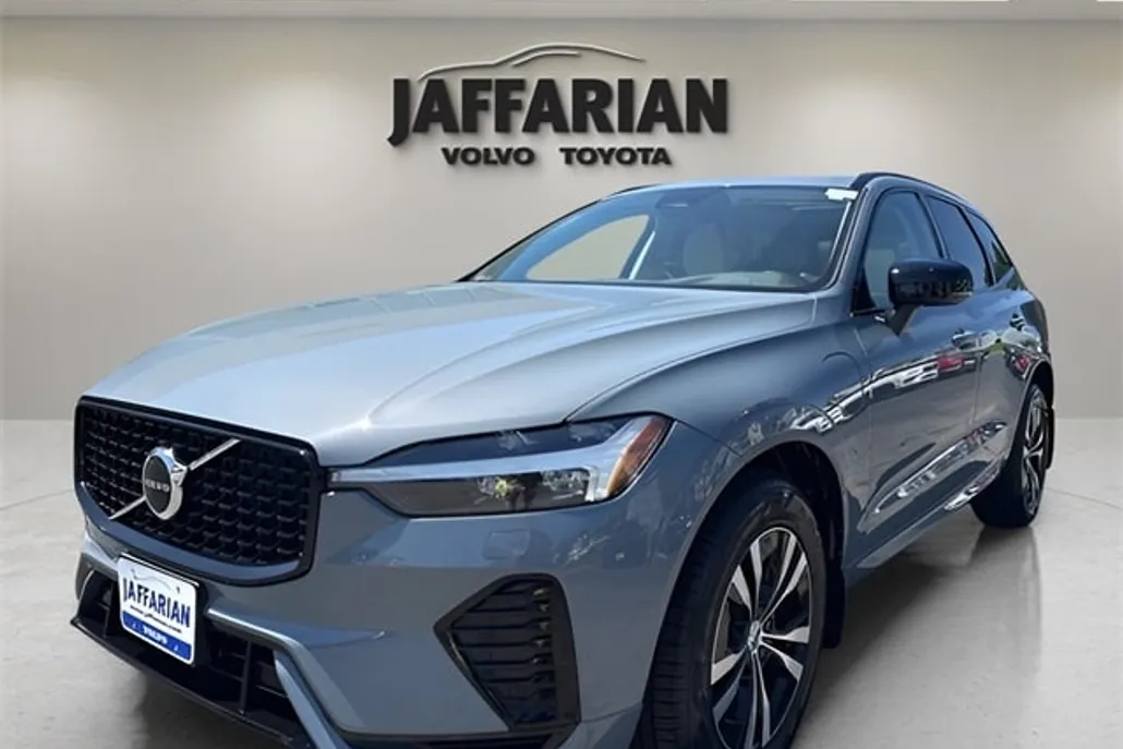 2024 Volvo XC60 Recharge Hybrid Core photo 1