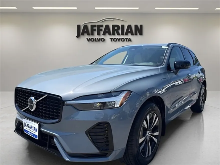 2024 Volvo XC60 Recharge Hybrid Core photo 1