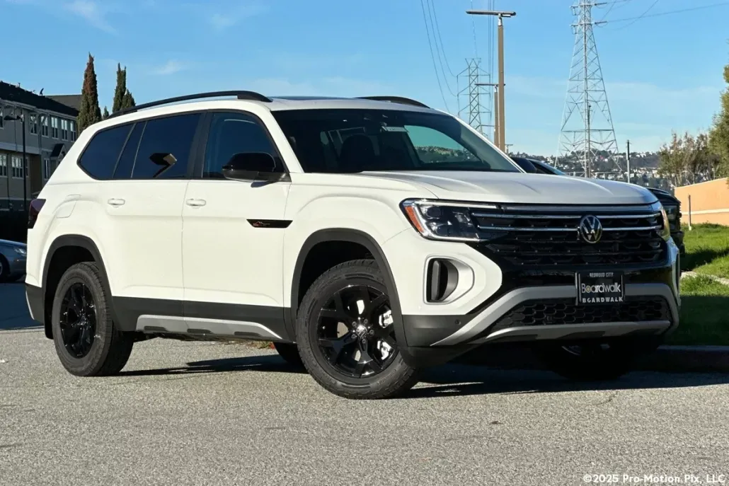 2025 Volkswagen Atlas Peak Edition photo 1
