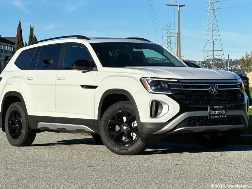 2025 Volkswagen Atlas Peak Edition photo 1