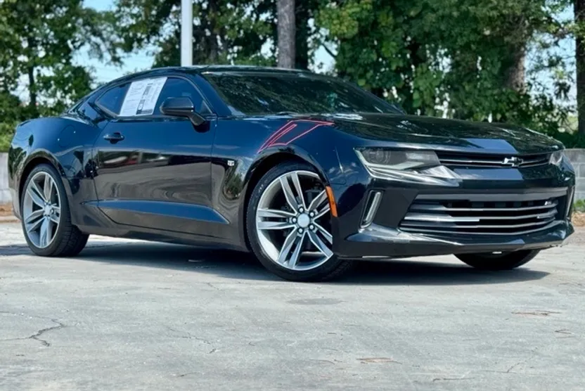 2017 Chevrolet Camaro 2LT photo 1