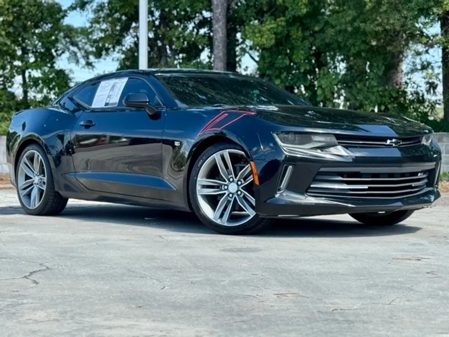 2017 Chevrolet Camaro 2LT photo 1