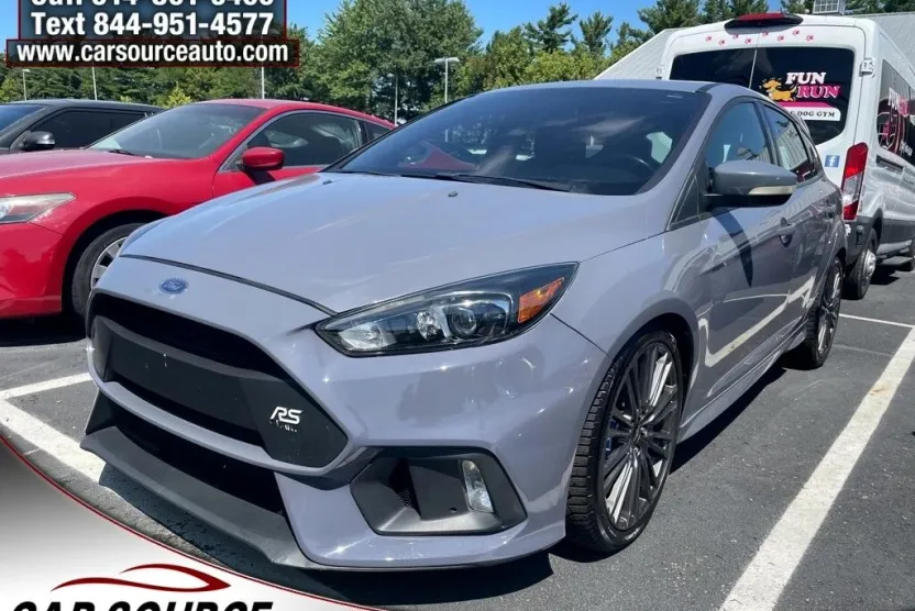 2017 Ford Focus RS photo 1