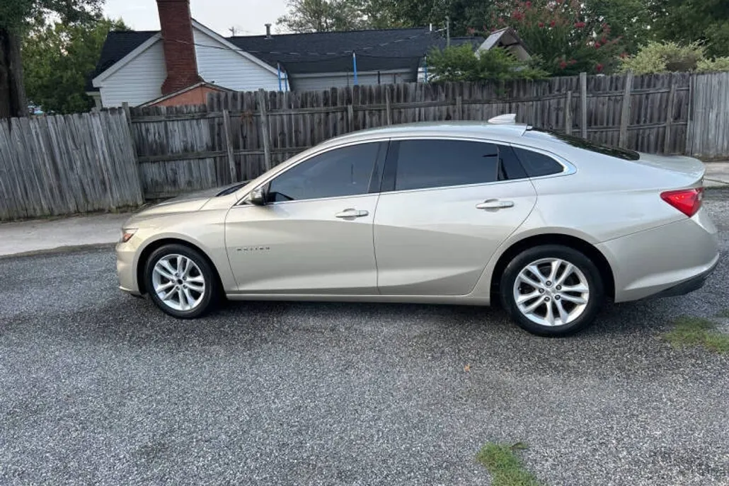 2016 Chevrolet Malibu 1LT photo 1