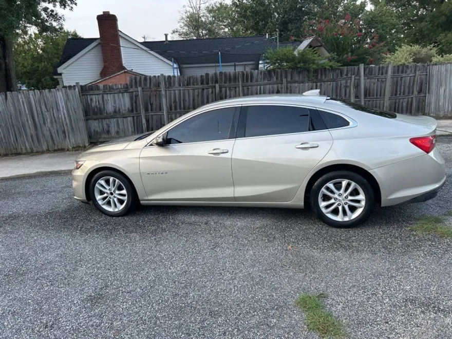 2016 Chevrolet Malibu 1LT photo 1