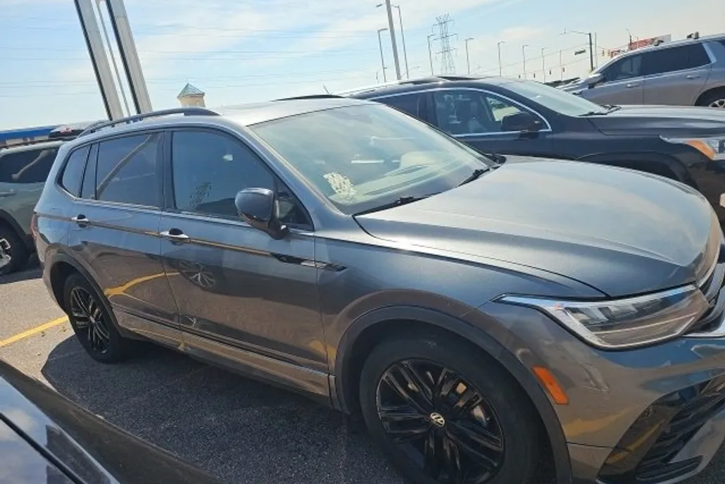 2022 Volkswagen Tiguan SE R-Line Black photo 1