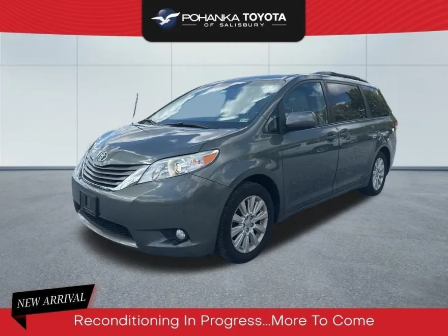 2014 Toyota Sienna XLE photo 1