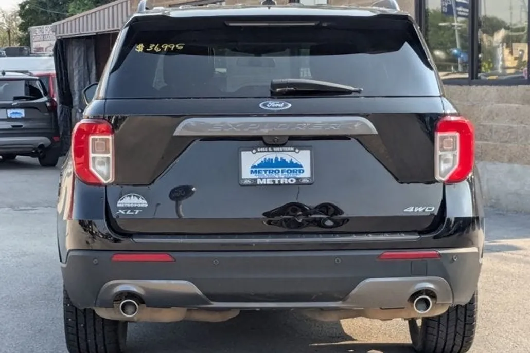 2022 Ford Explorer XLT photo 1