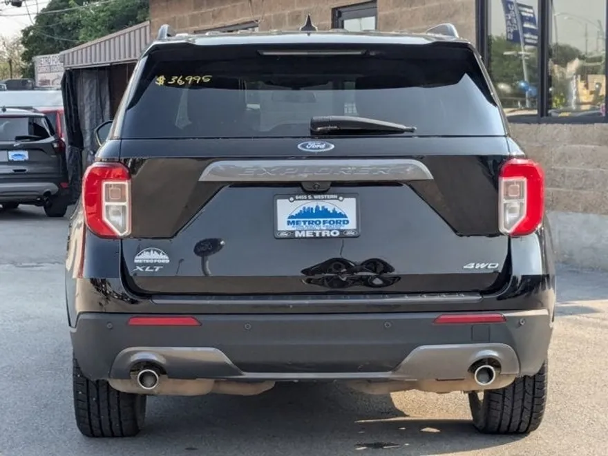 2022 Ford Explorer XLT photo 1