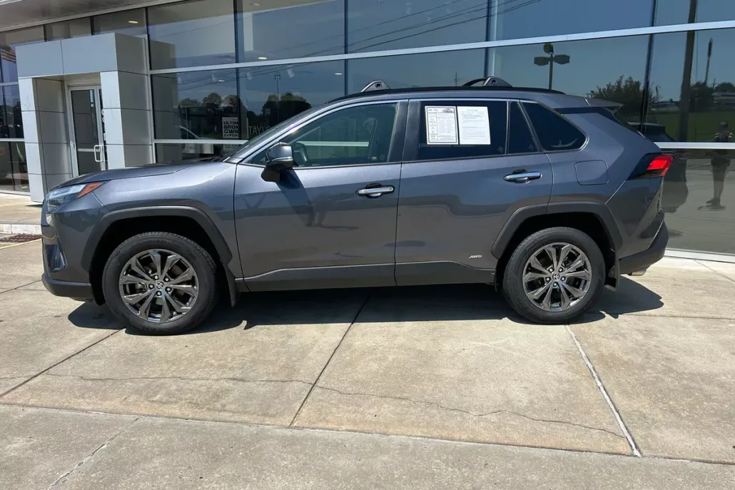 2023 Toyota RAV4 Hybrid Limited photo 1