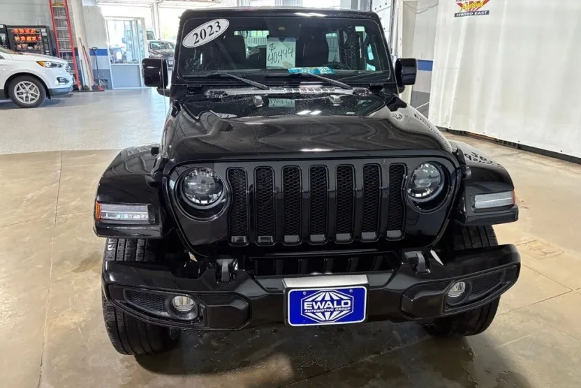 2023 Jeep Wrangler Altitude photo 1