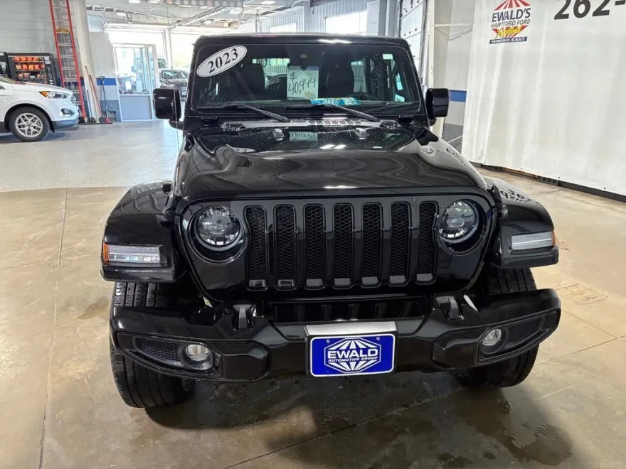 2023 Jeep Wrangler Altitude photo 1