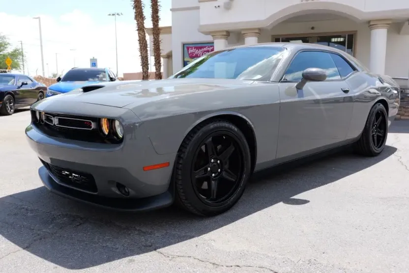 2019 Dodge Challenger R/T photo 1