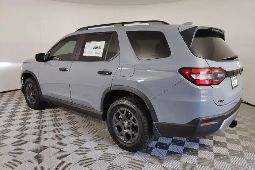 2025 Honda Pilot TrailSport photo 1