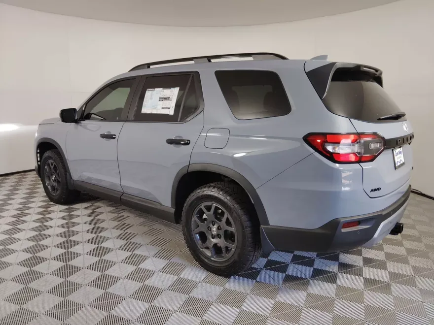 2025 Honda Pilot TrailSport photo 1