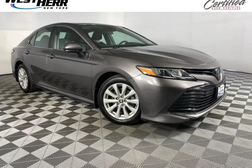 2020 Toyota Camry LE photo 1