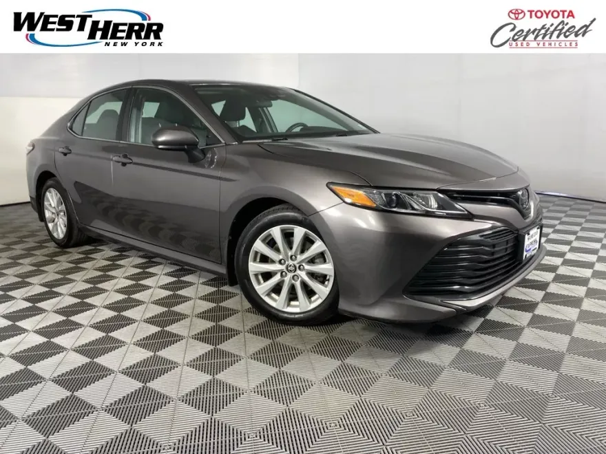 2020 Toyota Camry LE photo 1