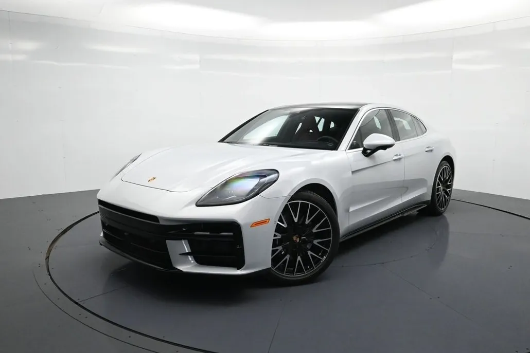 2025 Porsche Panamera photo 1