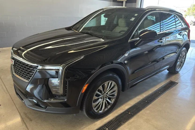 2024 Cadillac XT4 Premium Luxury photo 1