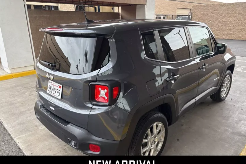 2023 Jeep Renegade Latitude photo 1
