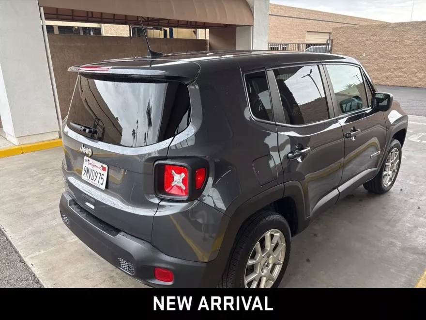 2023 Jeep Renegade Latitude photo 1