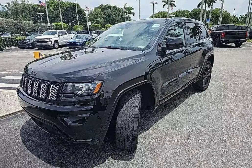 2020 Jeep Grand Cherokee Altitude photo 1