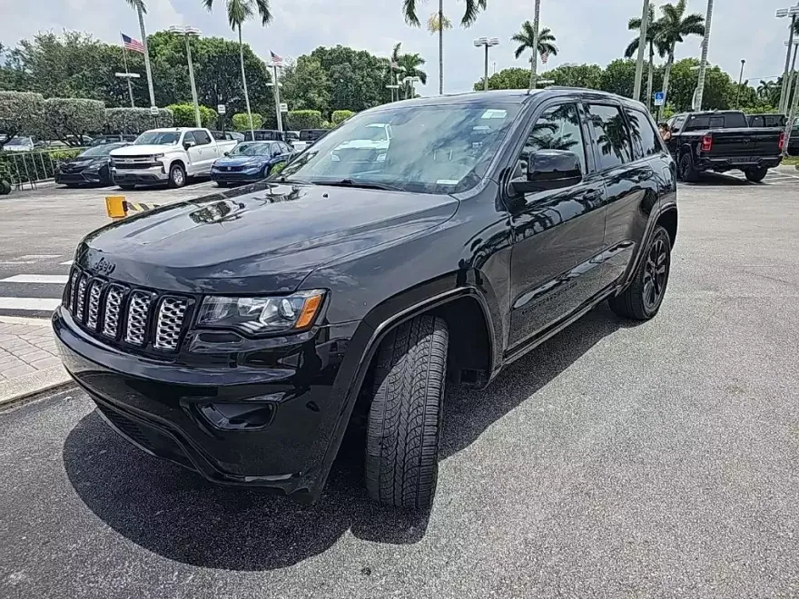 2020 Jeep Grand Cherokee Altitude photo 1
