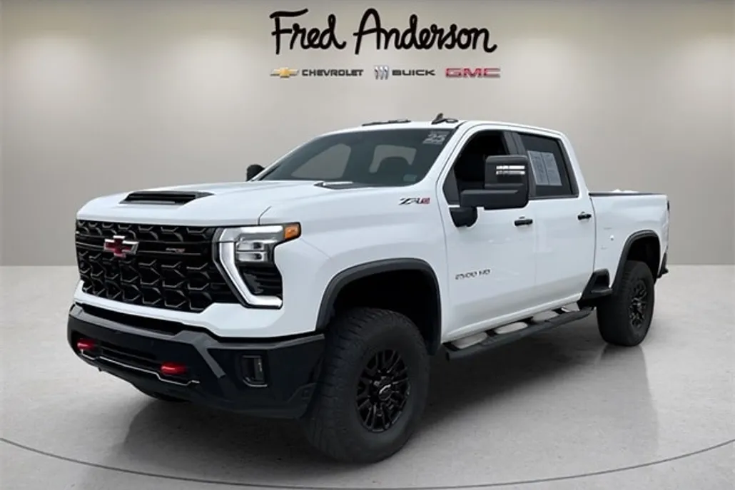 2025 Chevrolet Silverado 2500HD ZR2 photo 1