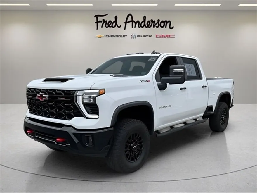 2025 Chevrolet Silverado 2500HD ZR2 photo 1