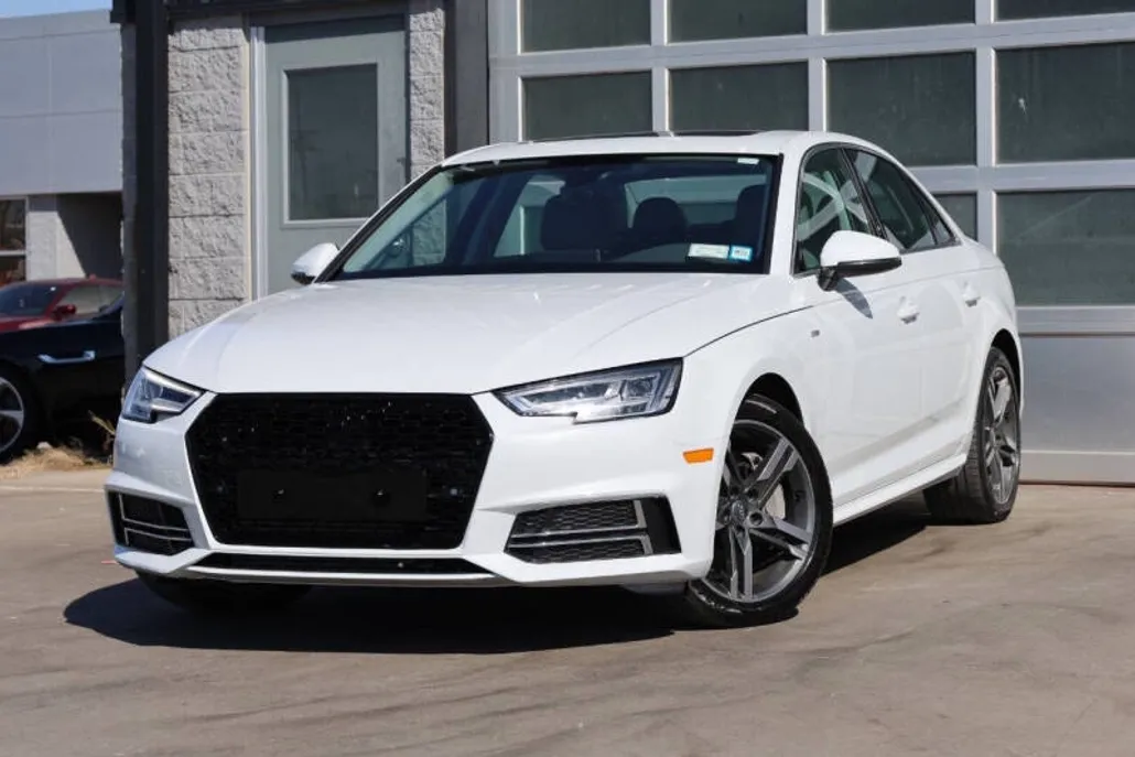 2017 Audi A4 2.0T Quattro Premium Plus photo 1