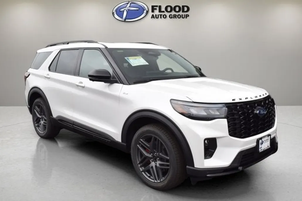 2025 Ford Explorer ST-Line photo 1