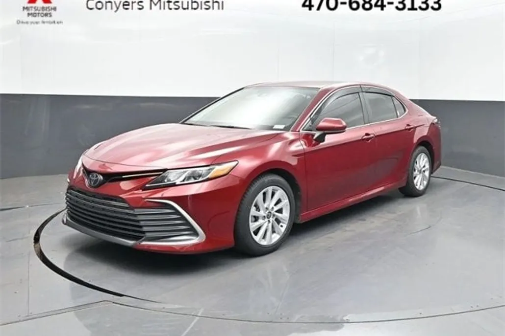 2022 Toyota Camry LE photo 1