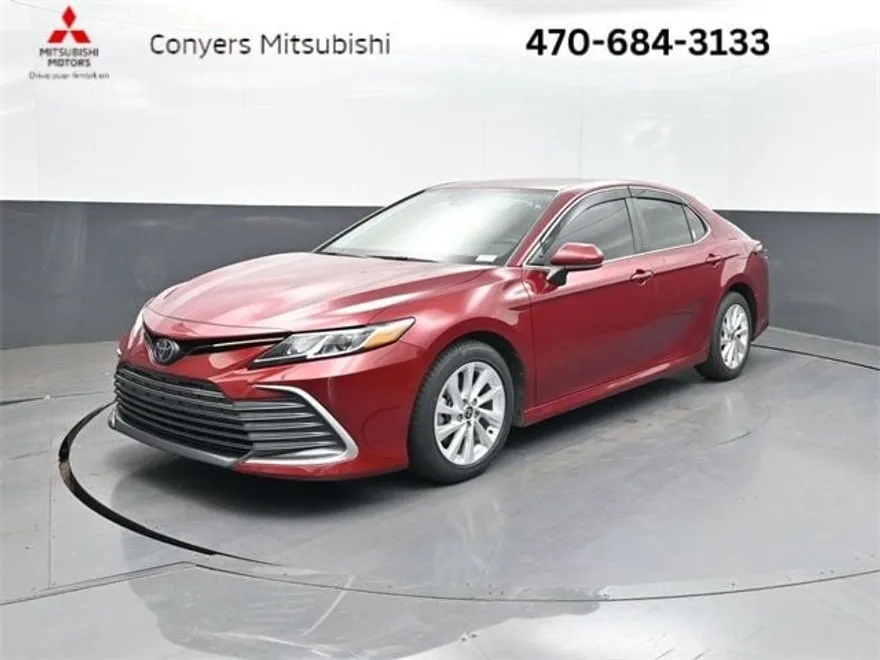 2022 Toyota Camry LE photo 1