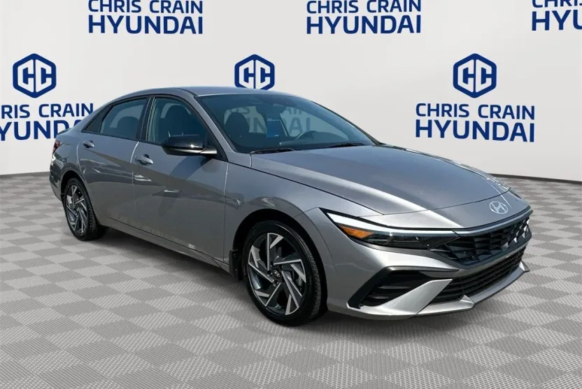 2025 Hyundai Elantra SEL Sport photo 1