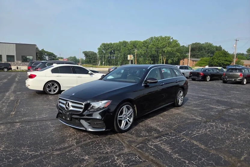2017 Mercedes Benz E 400 4MATIC photo 1