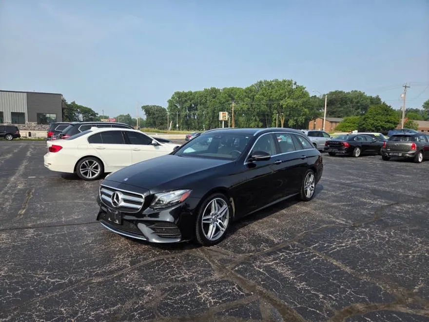 2017 Mercedes Benz E 400 4MATIC photo 1