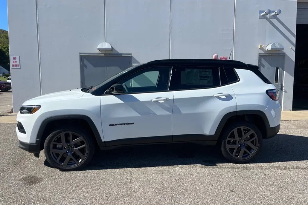 2026 Jeep Compass Limited Altitude photo 1