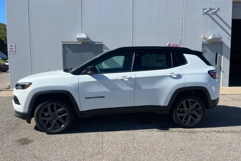 2026 Jeep Compass Limited Altitude photo 1