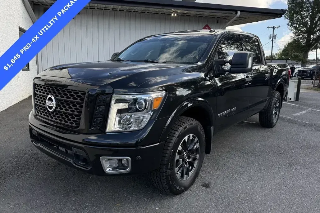 2018 Nissan Titan PRO-4X photo 1