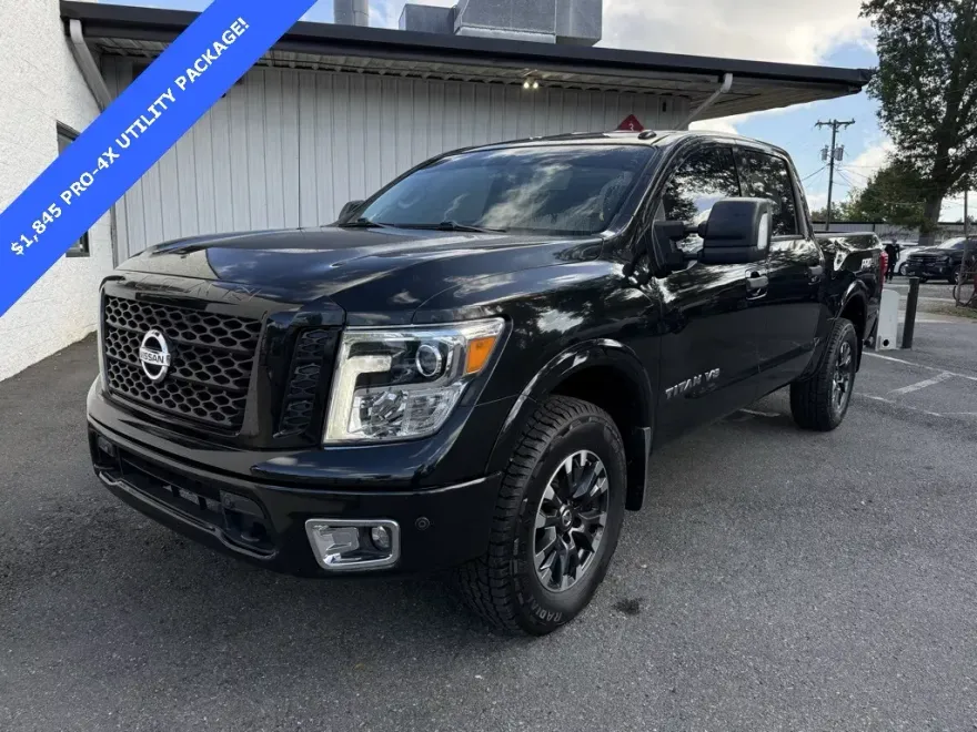 2018 Nissan Titan PRO-4X photo 1