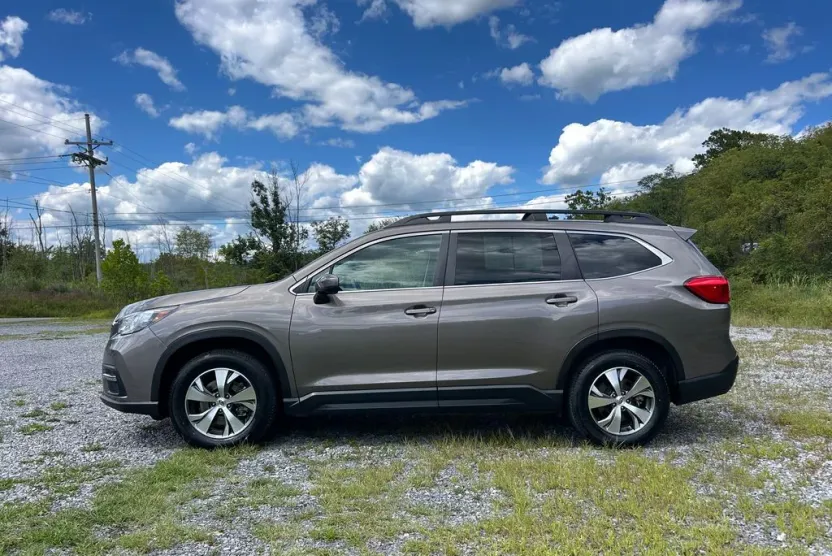 2022 Subaru Ascent Premium photo 1