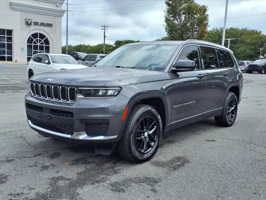2022 Jeep Grand Cherokee Laredo photo 1