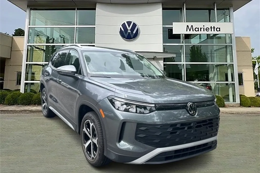 2025 Volkswagen Tiguan SE photo 1