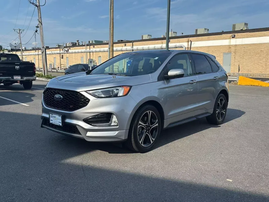 2020 Ford Edge ST photo 1