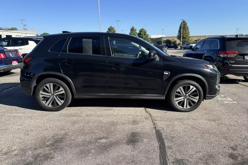 2021 Mitsubishi Outlander Sport photo 1