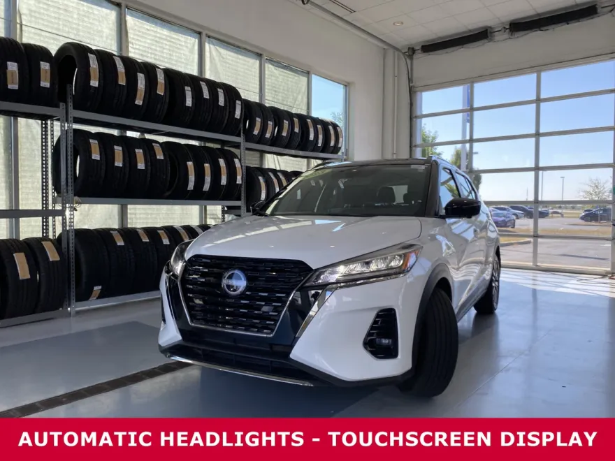 2023 Nissan Kicks SR photo 1