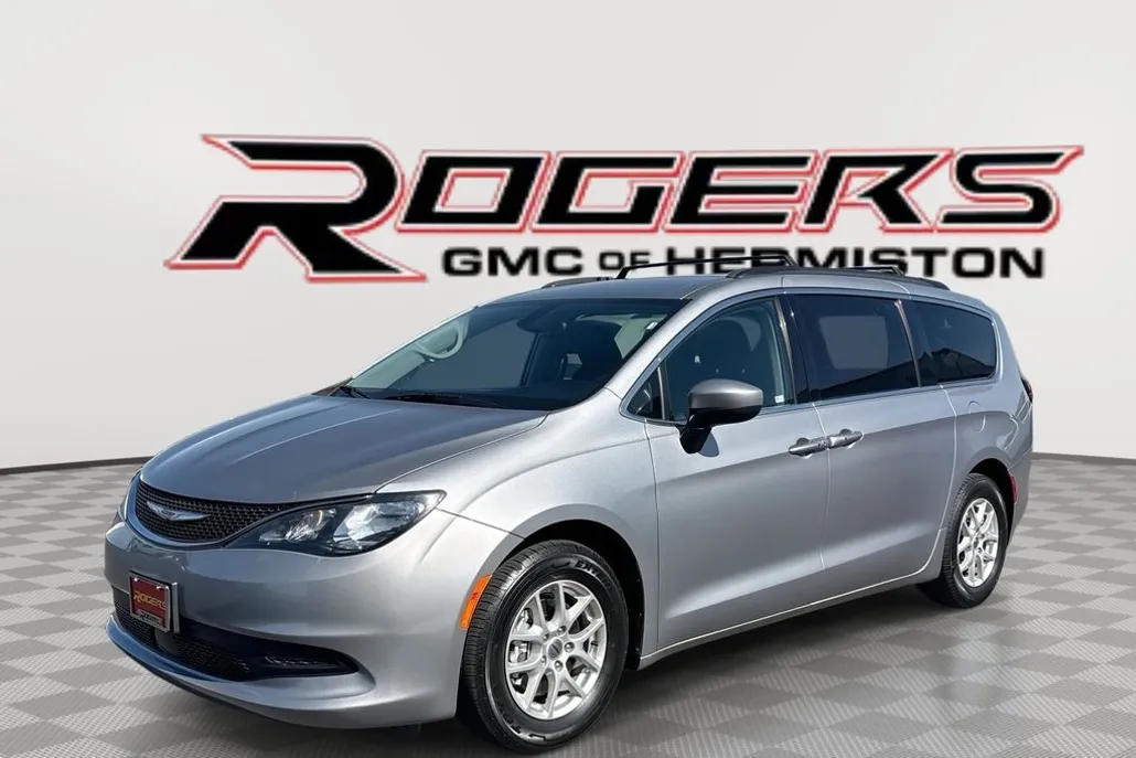 2021 Chrysler Voyager LXi photo 1