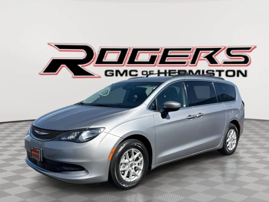 2021 Chrysler Voyager LXi photo 1